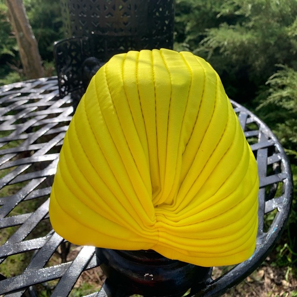 Sunny bright yellow cloche hat accented with a vintage jewelry piece - Picture 5 of 7